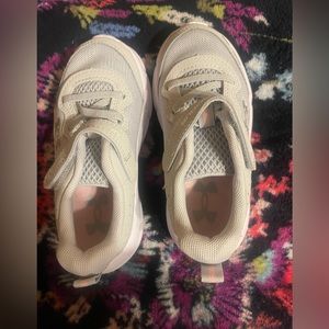 Little girls gray a size 9